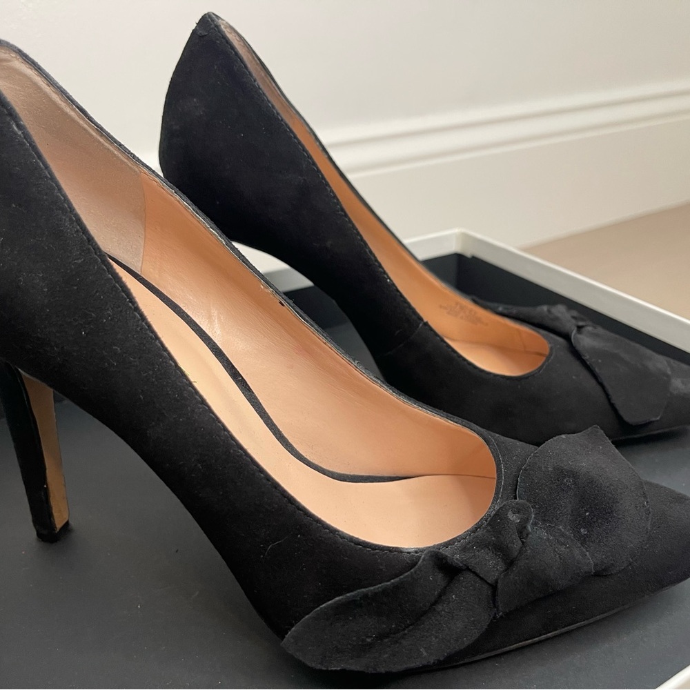 Sole Society Black suede heels with bow detail